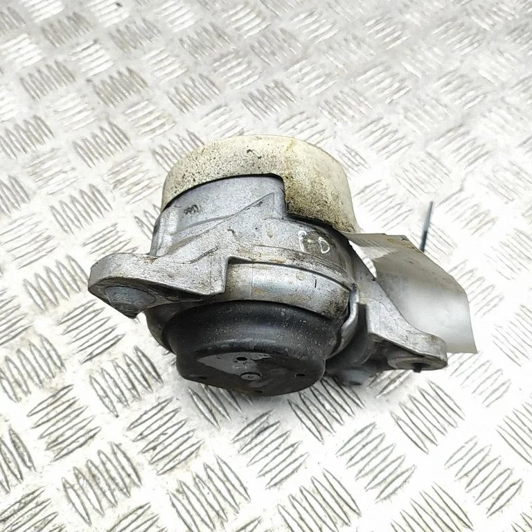 Dzinēja spilvens A2132404000