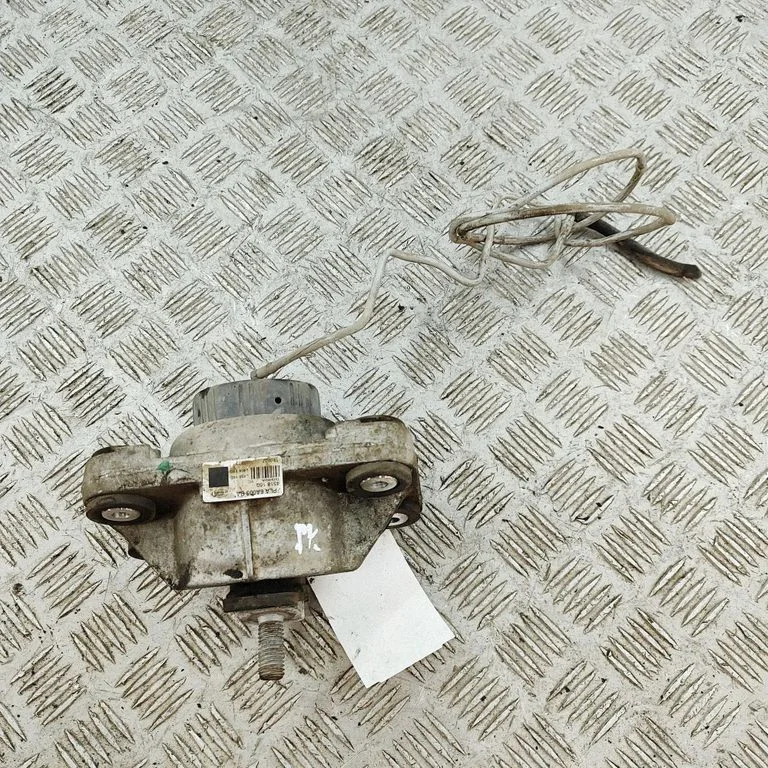 Engine mount bracket FPLA6A003BA