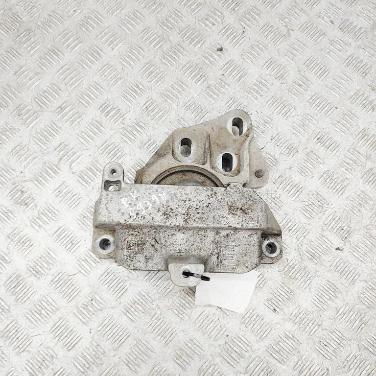 Dzinēja spilvens – Mercedes-Benz EQB (2021-)