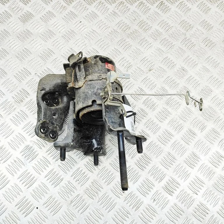 Engine mount bracket 1236125110