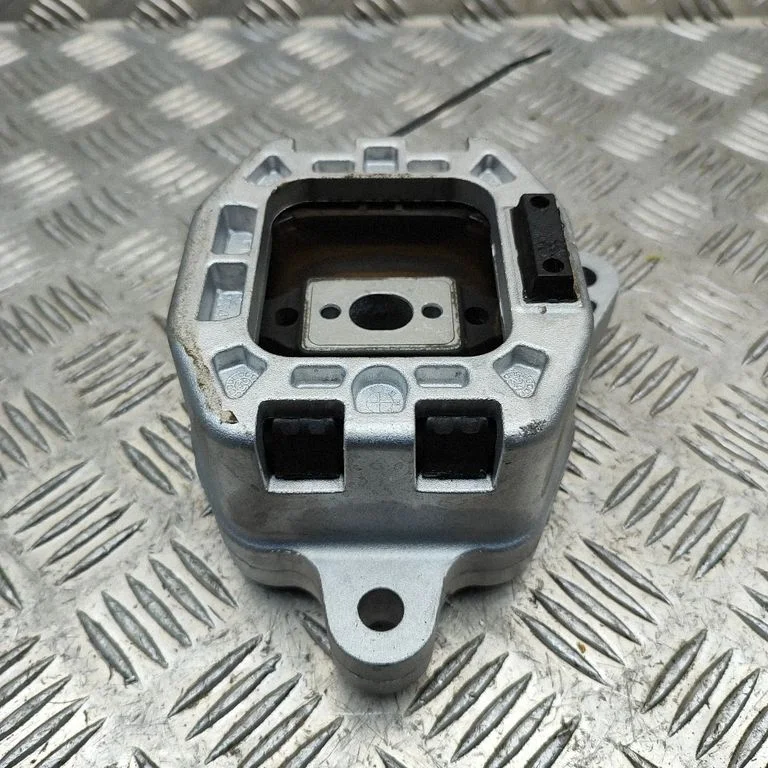Engine mount bracket – BMW iX1 (2022-)