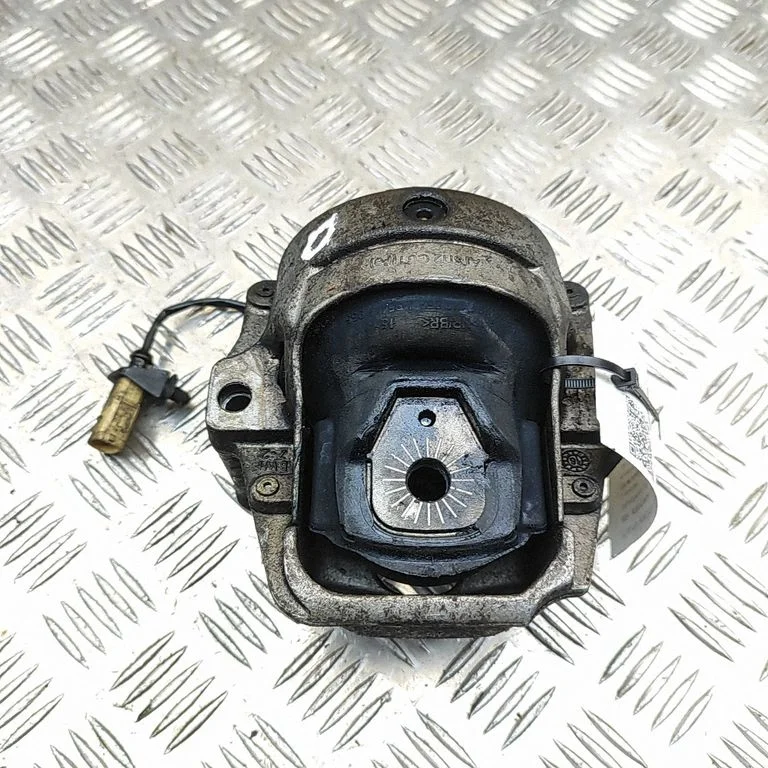 Dzinēja spilvens 8R0199381Q