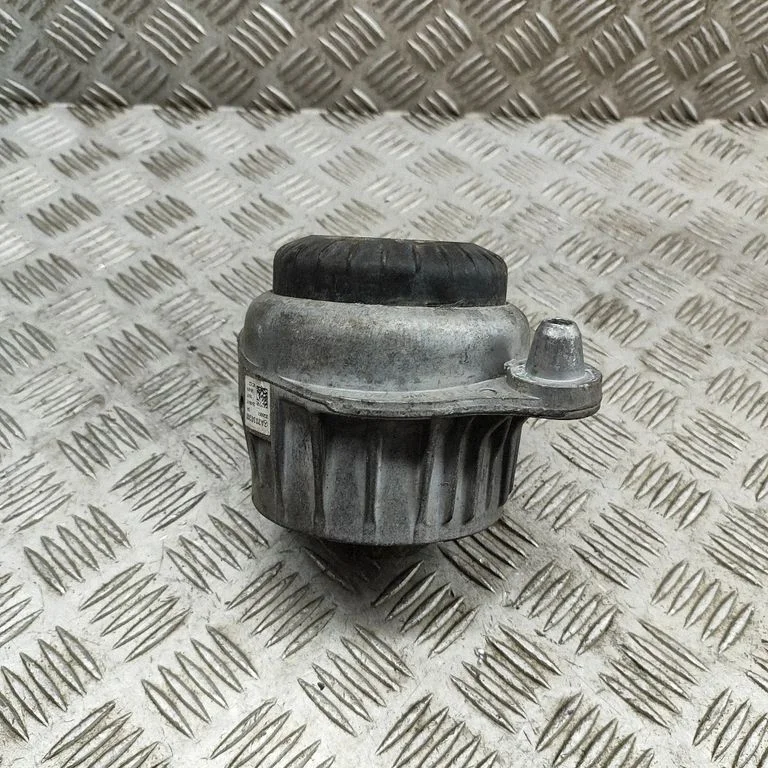 Engine mount bracket A2132402400