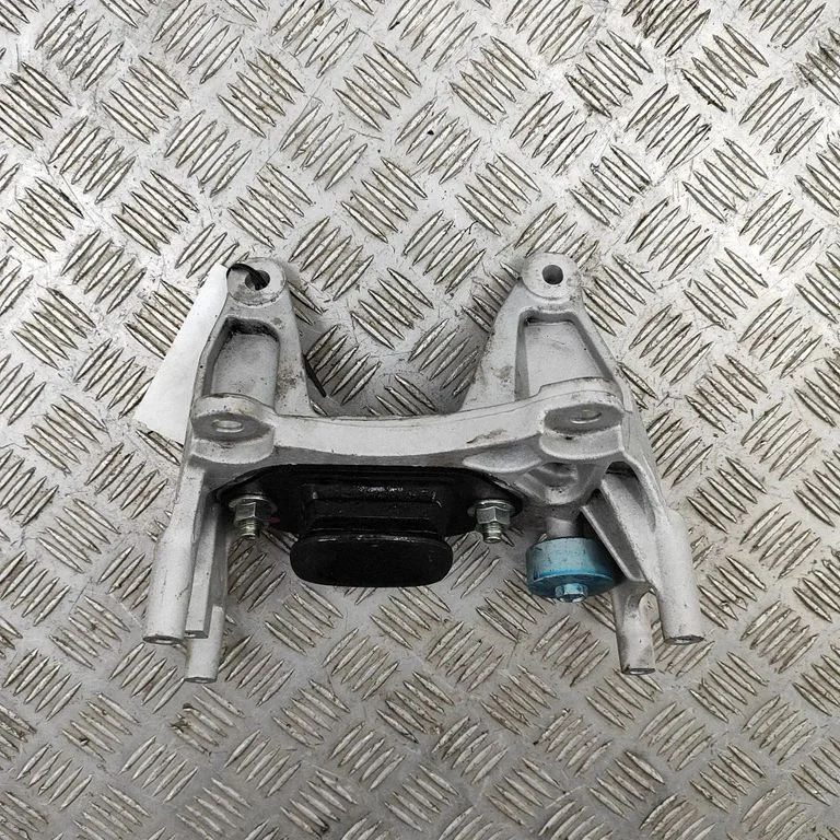 Dzinēja spilvens 112204BB0A