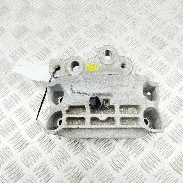 Dzinēja spilvens GK217M124AG