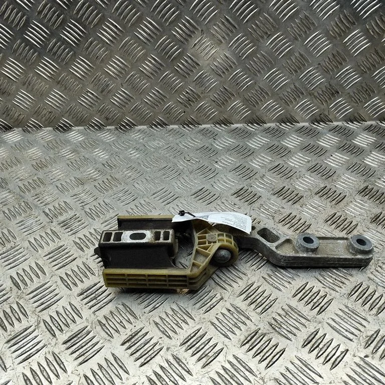 Dzinēja spilvens – Volvo V60 (2018-)