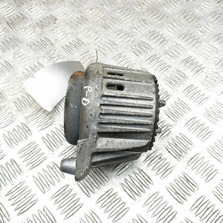 Dzinēja spilvens A2122404217