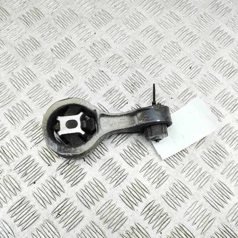 Engine mount bracket – Opel Vivaro (2014-2018)