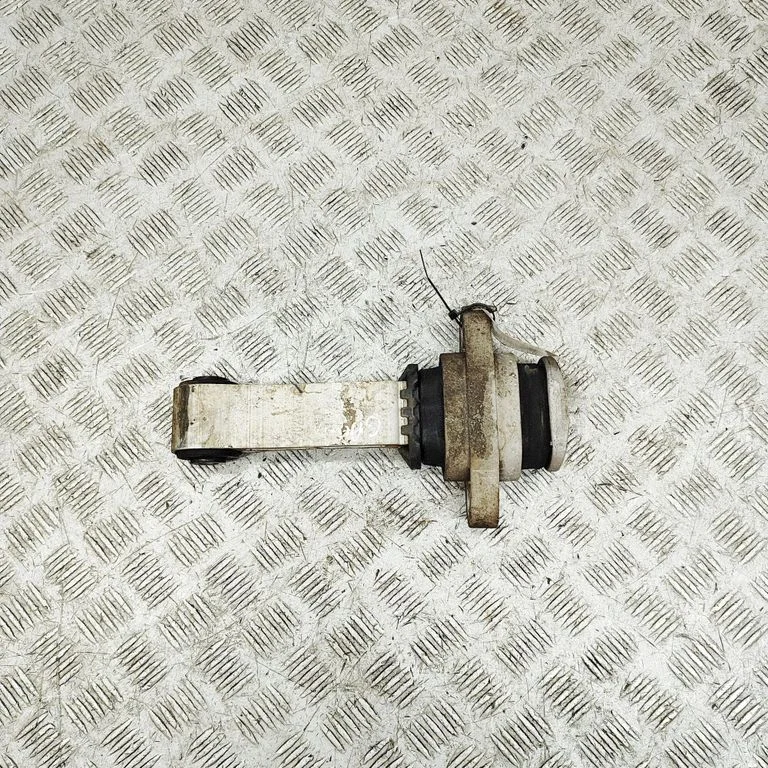 Engine mount bracket 21950L3100