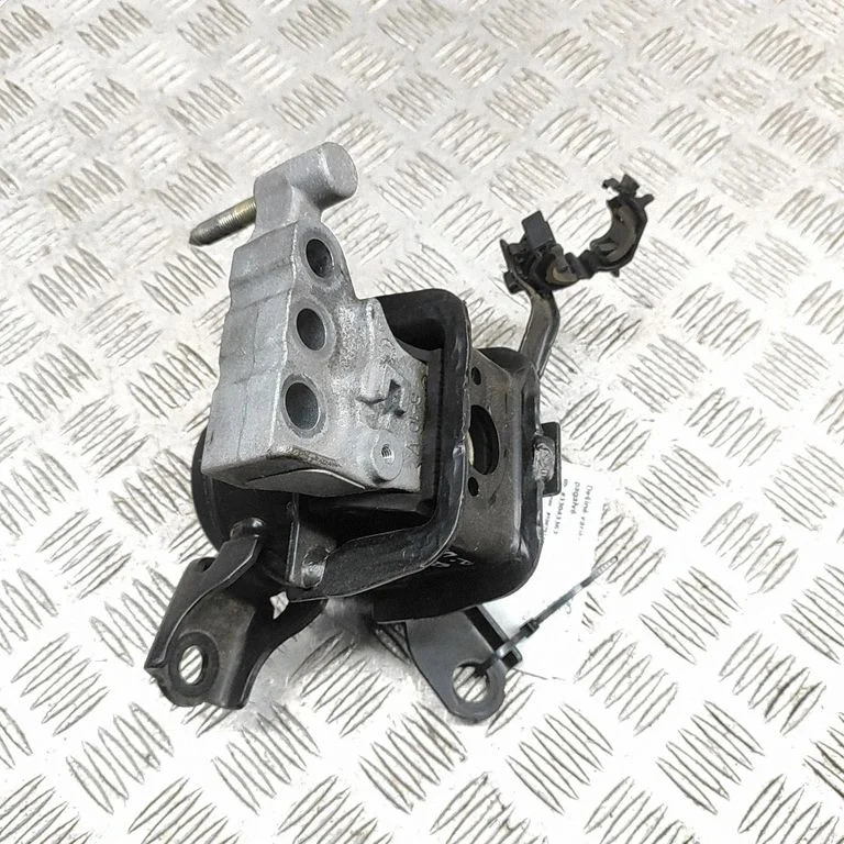 Engine mount bracket – Toyota Camry VIII XV70 (2017-2024)