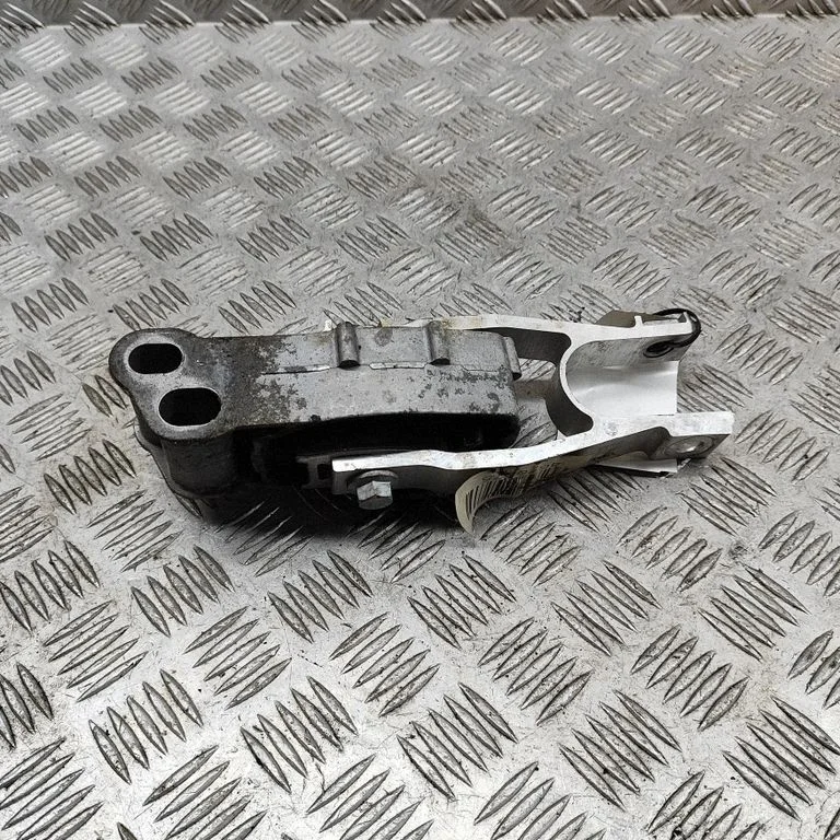 Engine mount bracket 31686299