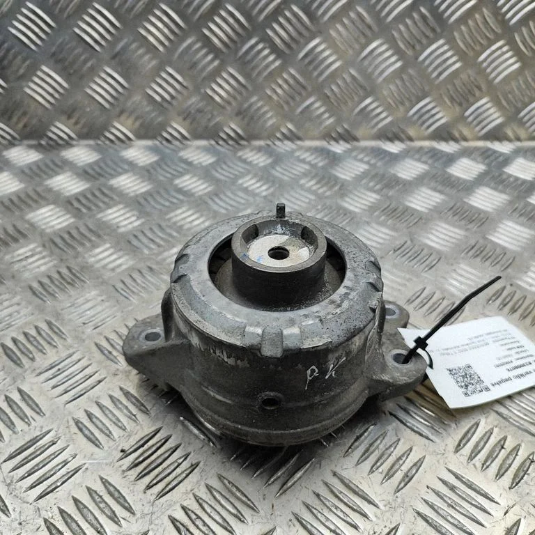 Engine mount bracket A2132403900