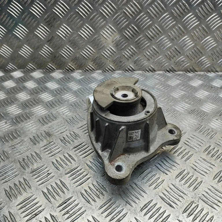 Dzinēja spilvens – Mercedes-Benz Vito Viano W447 (2014-)
