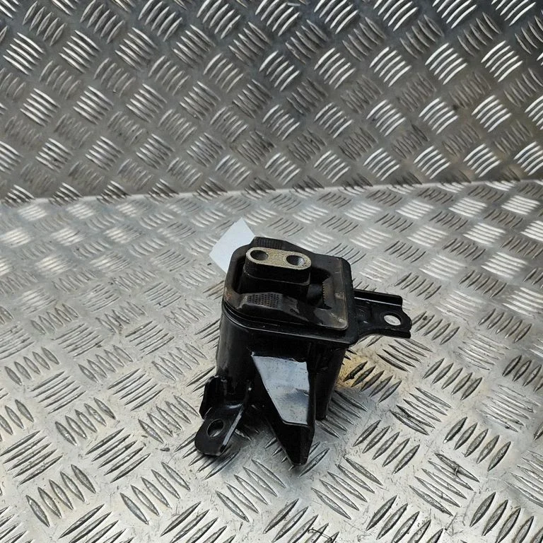 Engine mount bracket 21870AO000