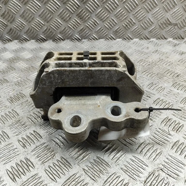 Dzinēja spilvens GK216F012CD