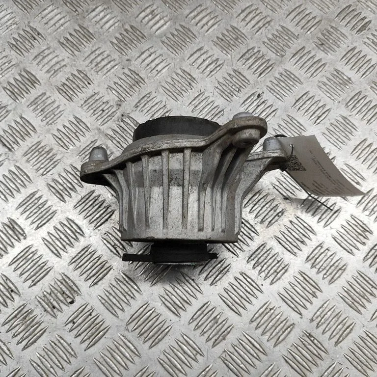 Dzinēja spilvens A2052400200