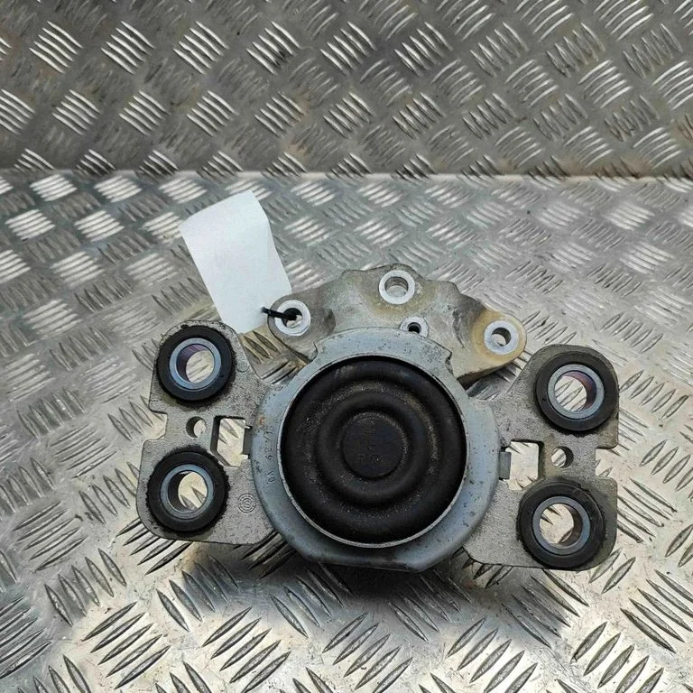Engine mount bracket – Volvo V70 (2014-2016)