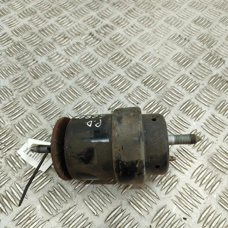 Dzinēja spilvens JB3G6038AF