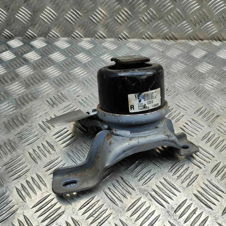Engine mount bracket – Volvo V70 (2014-2016)