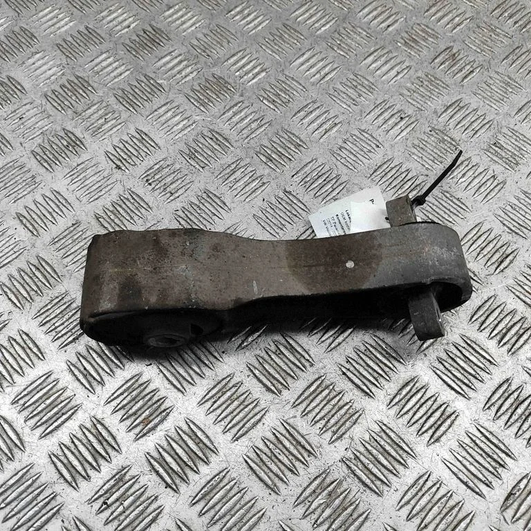 Engine mount bracket 17276810