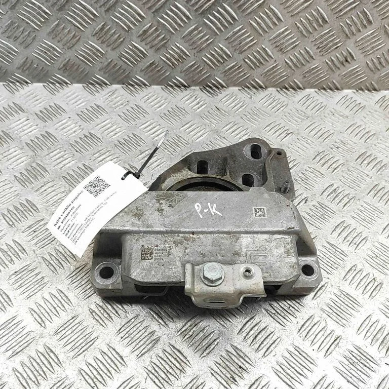 Dzinēja spilvens – Mercedes-Benz EQB (2021-)
