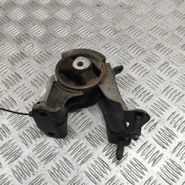 Engine mount bracket 123710Y010