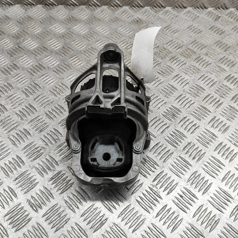 Engine mount bracket – Audi Q7 4M (2015-)