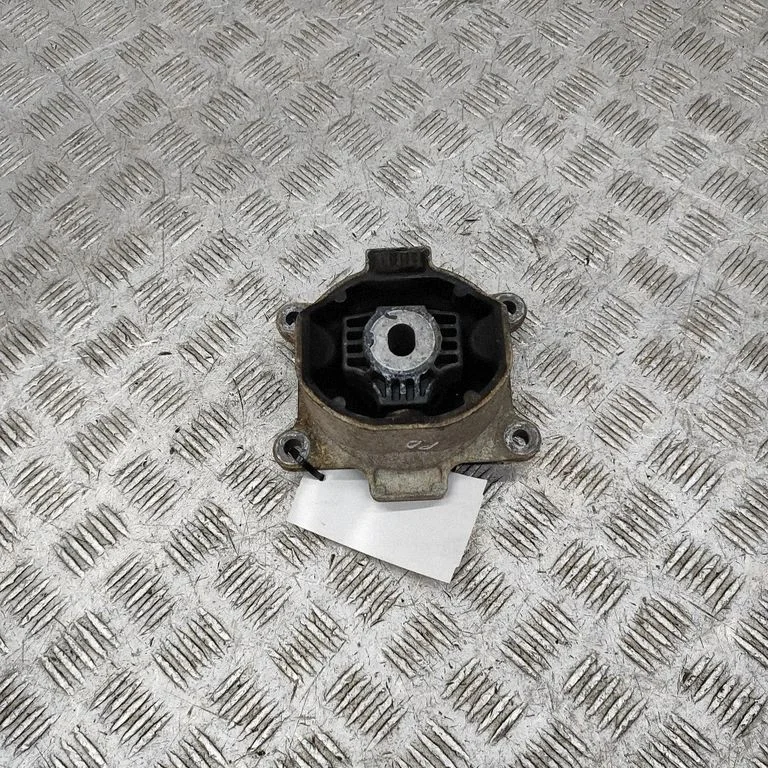 Engine mount bracket J9D37M121AD