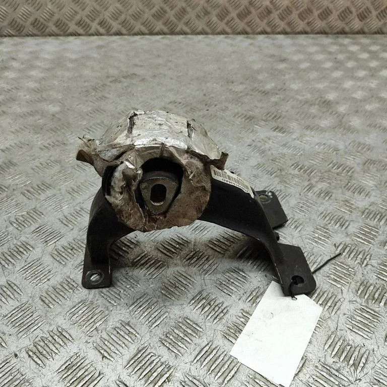 Engine mount bracket 68091436AD