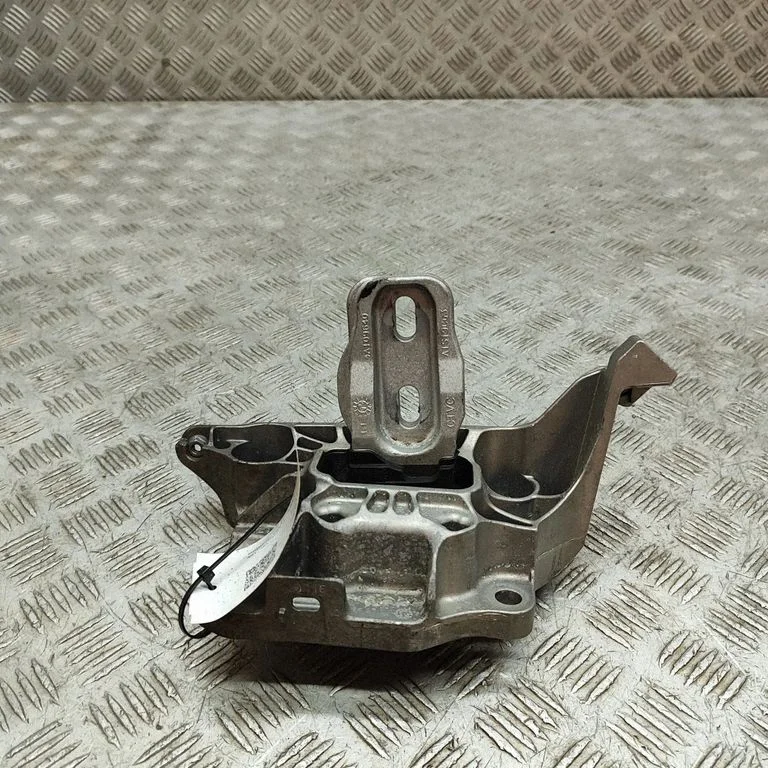 Engine mount bracket – Peugeot 208 II (2019-)