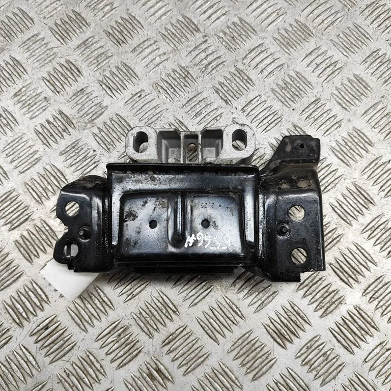 Engine mount bracket 2Q0199555BL