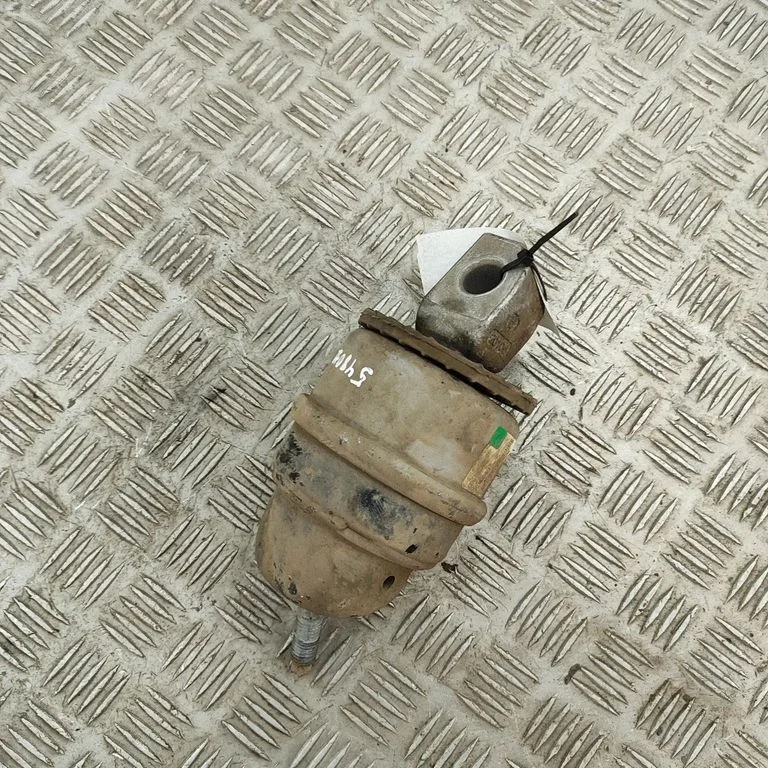 Dzinēja spilvens EB3G6B032FA