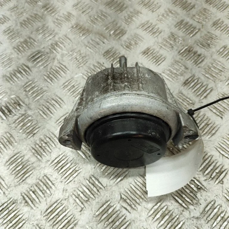 Engine mount bracket 6768852