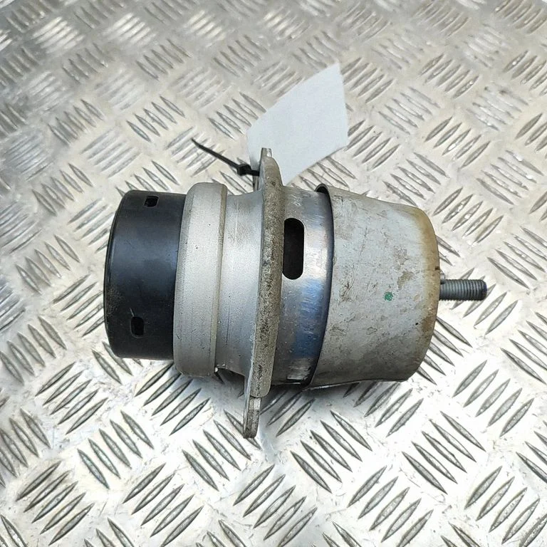 Dzinēja spilvens 7L8199131H