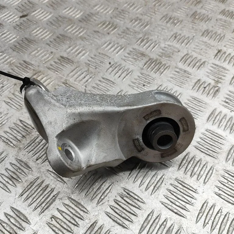 Dzinēja spilvens G23660R020