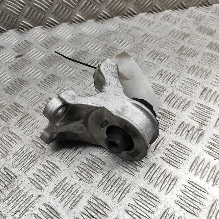 Dzinēja spilvens G23760R020