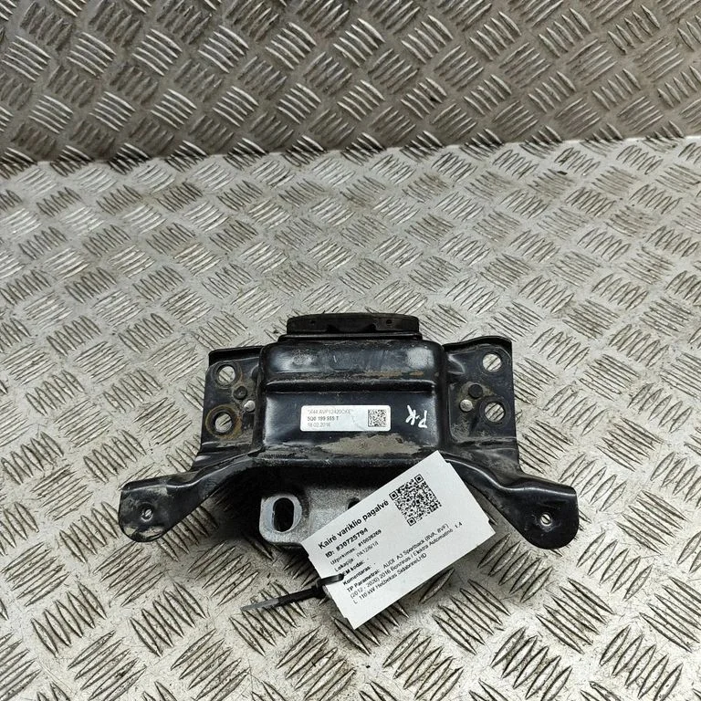 Engine mount bracket 5Q0199555T
