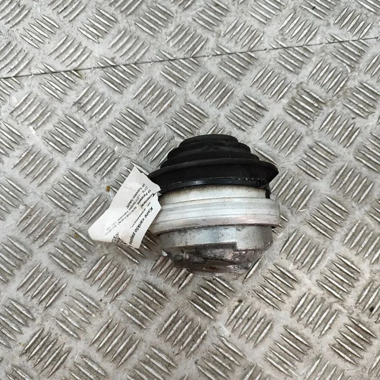 Engine mount bracket A1722400317