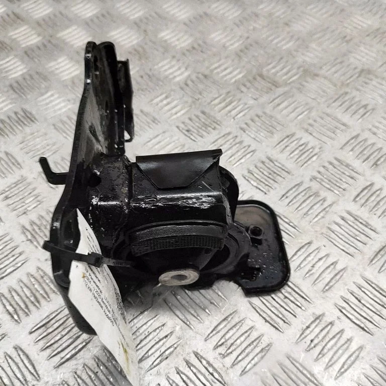 Engine mount bracket 1237236070