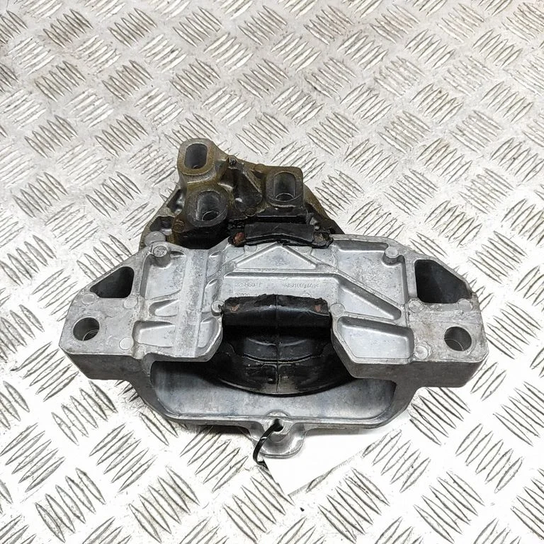 Dzinēja spilvens – Mercedes-Benz EQA (2021-)
