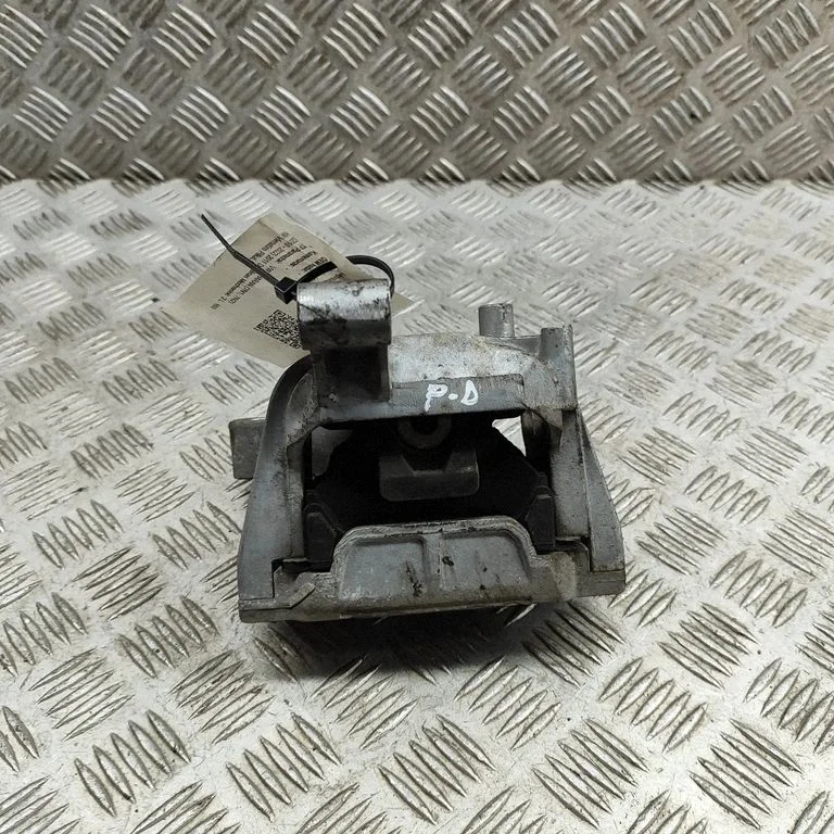 Engine mount bracket 5N0199262