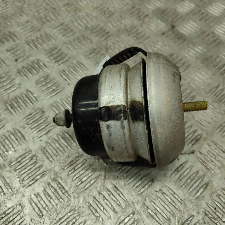 Dzinēja spilvens 5W936A003BB
