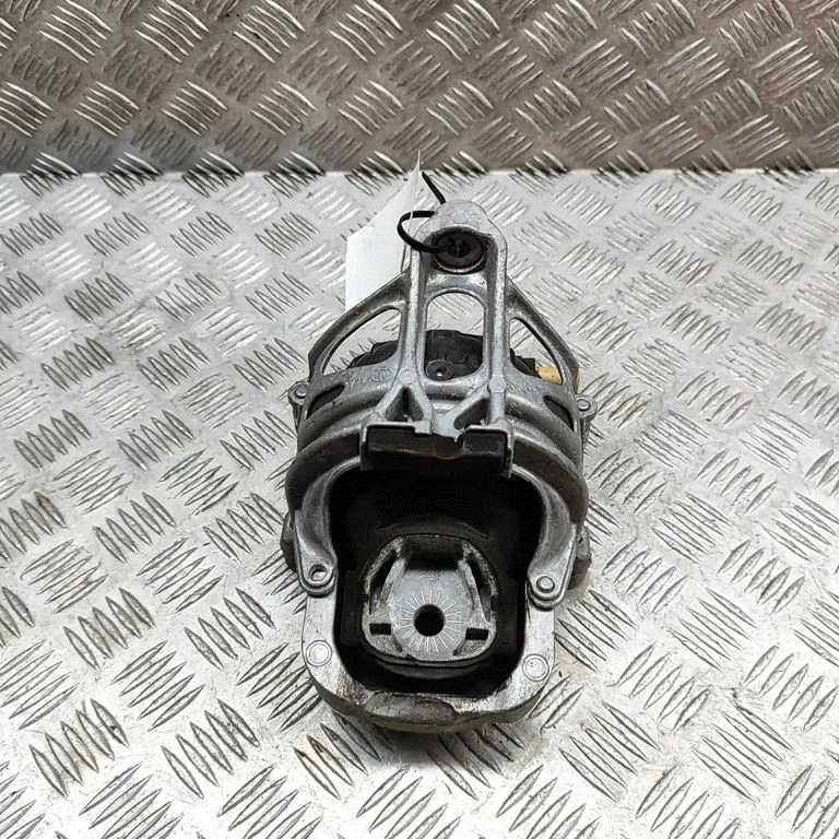 Dzinēja spilvens 4M0199372FS