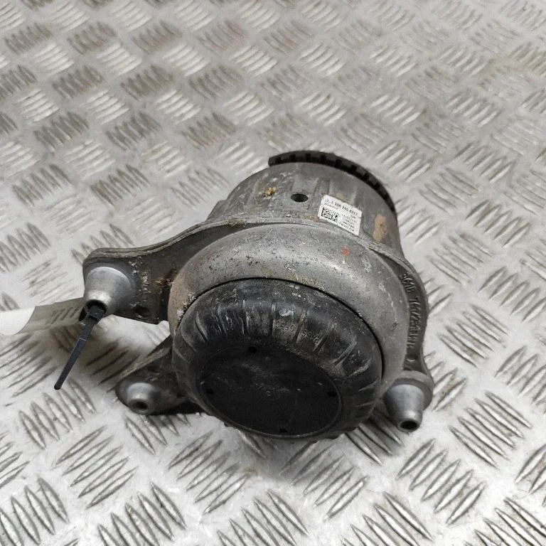 Engine mount bracket – Mercedes-Benz C-Class W205 (2014-2021)