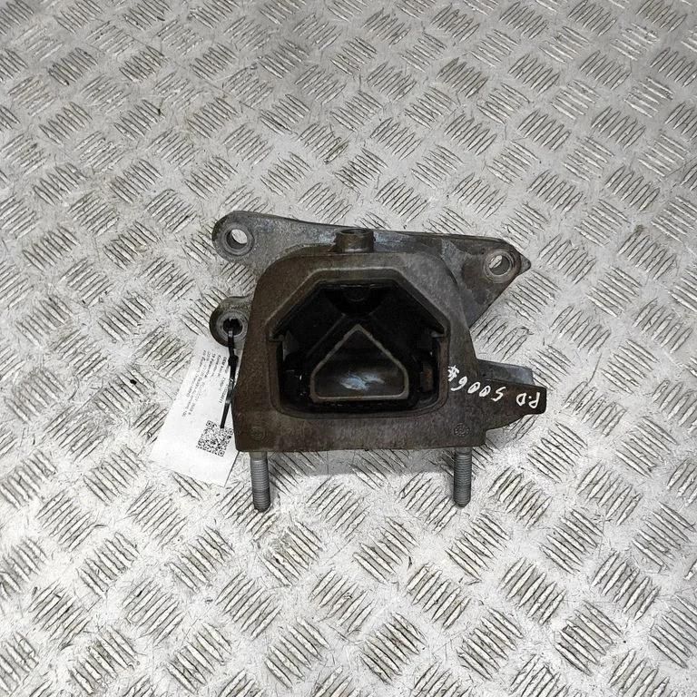 Engine mount bracket 9826533880