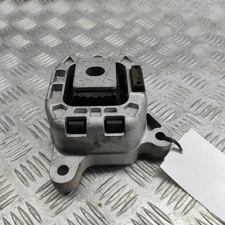 Engine mount bracket 9894730