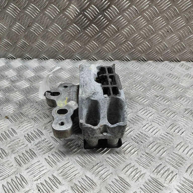 Dzinēja spilvens GK217M124CB