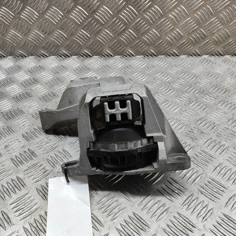 Dzinēja spilvens 112326UB0A