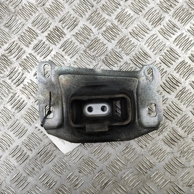 Engine mount bracket – Citroen DS7 Crossback (2017-)