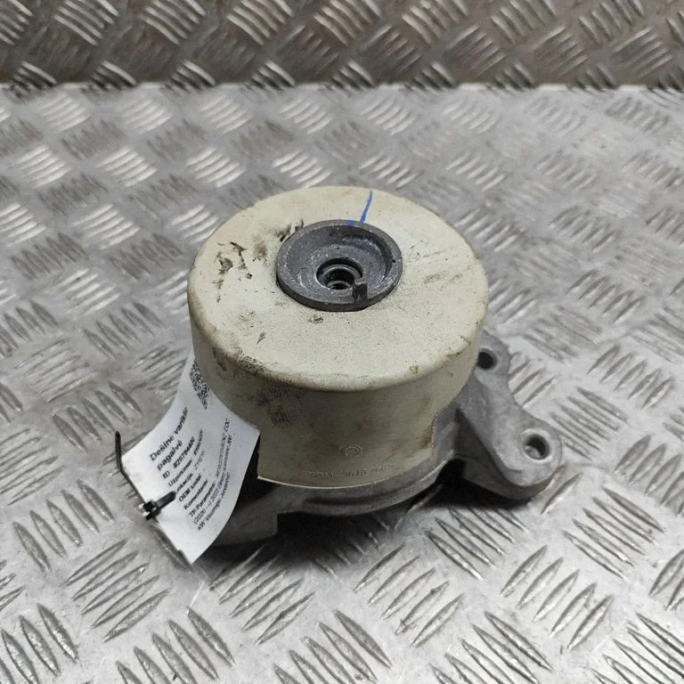 Engine mount bracket A2932400200